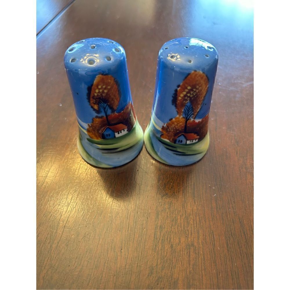 Vintage hand painted cabin in trees landscape salt pepper shakers made in Japan